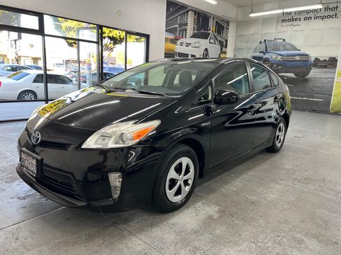 Used 2015 Toyota Prius Two image 2
