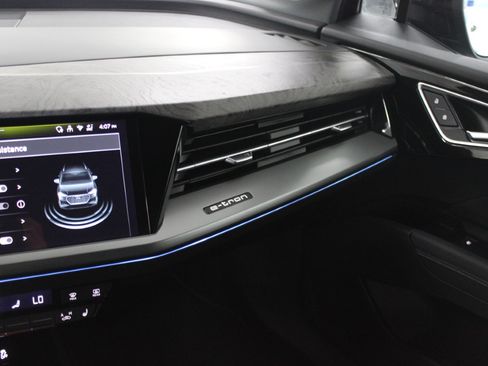 Used 2024 Audi Q4 e-tron Premium Plus image 23