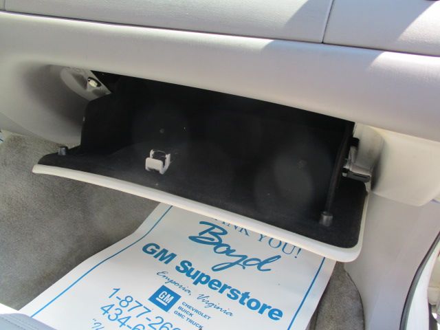 Used 2000 Lincoln Town Car Signature RWD image 22