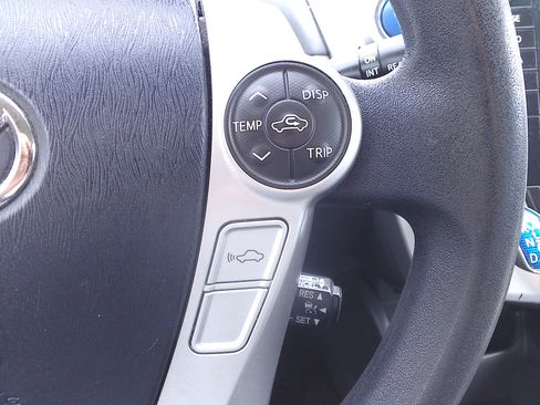 Used 2012 Toyota Prius V Five image 26