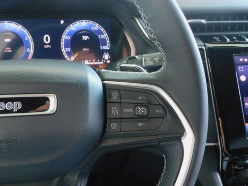 Used 2023 Jeep Grand Cherokee 4WD Laredo image 29