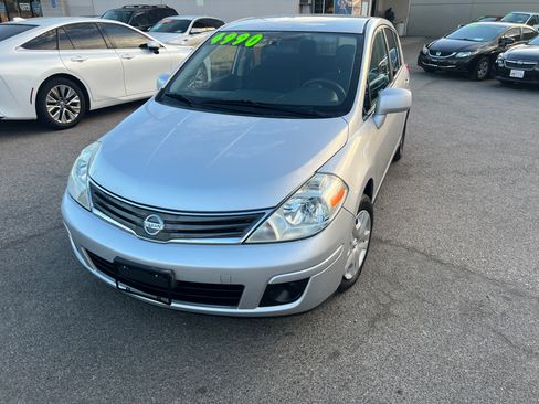 Used 2011 Nissan Versa Hatchback FWD image 3