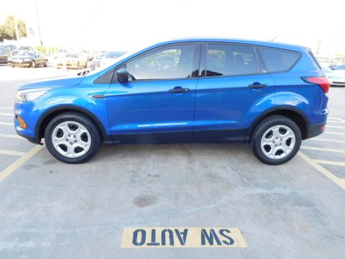 Used 2019 Ford Escape S image 5