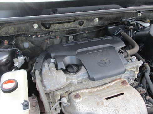 Used 2014 Toyota RAV4 AWD LE image 55
