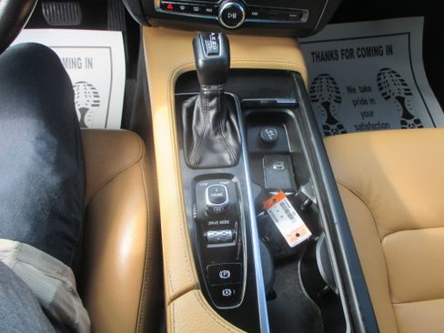 Used 2017 Volvo S90 T5 Momentum Sedan 4D FWD image 7