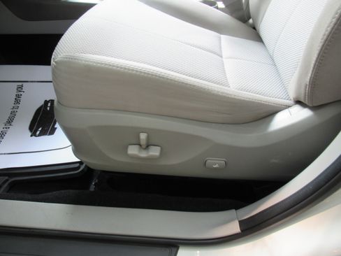 Used 2013 Subaru Forester 2.5X Premium AWD/4WD image 22