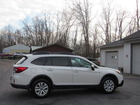 Used 2015 Subaru Outback 2.5i Premium image 9