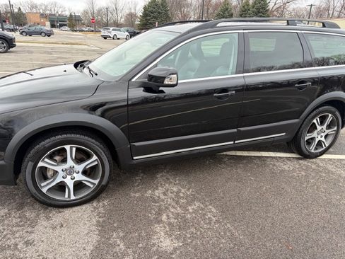 Used 2015 Volvo XC70 T6 Platinum image 2