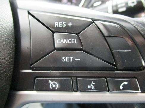 Used 2020 Nissan Rogue FWD SV 2.5L 4-Cyl SUV image 36