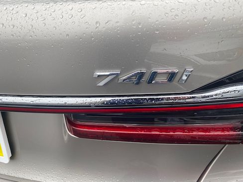 Used 2021 BMW 740i xDrive image 23