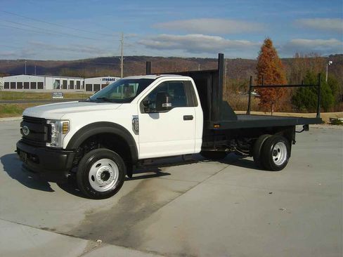 Used 2018 Ford F550 image 1