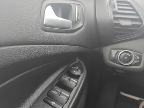 Used 2016 Ford Escape SE image 12