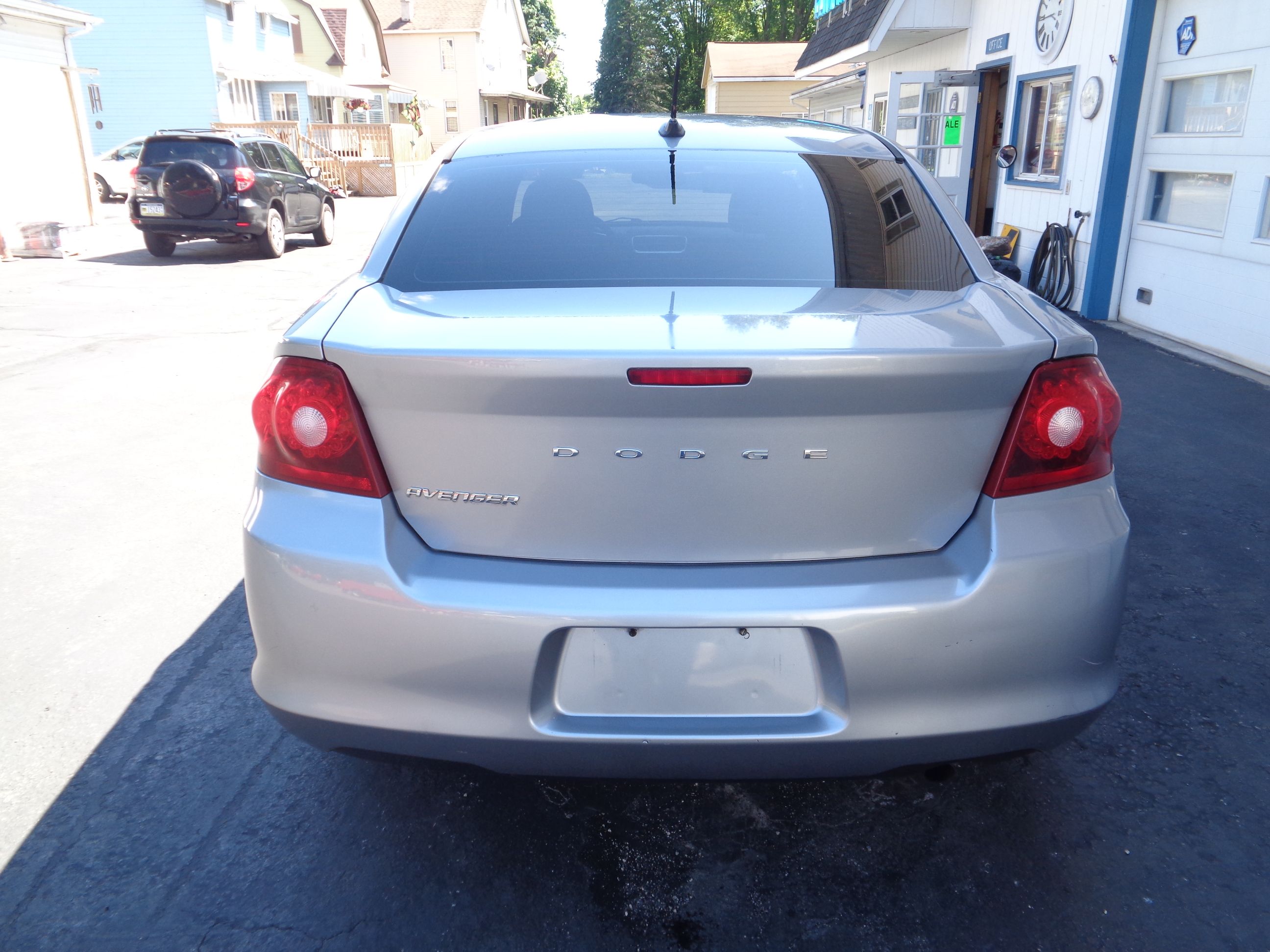 Used 2013 Dodge Avenger SE FWD image 9