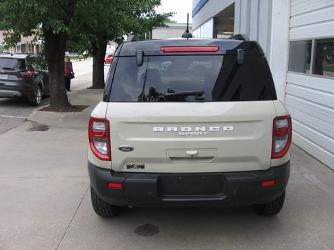 Used 2025 Ford Bronco Sport Outer Banks AWD/4WD image 4