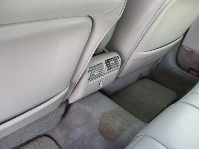 Used 2000 Lincoln Town Car Signature RWD image 15