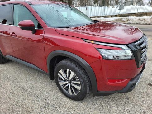 Used 2024 Nissan Pathfinder SL image 2