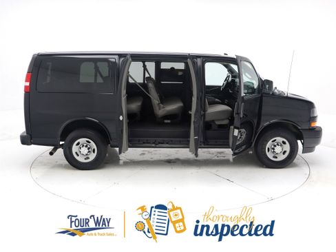 Used 2017 Chevrolet Express 2500 LS Passenger RWD image 3