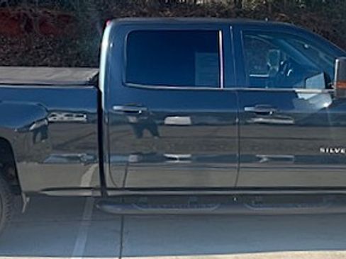 Used 2018 Chevrolet Silverado 1500 LT image 3