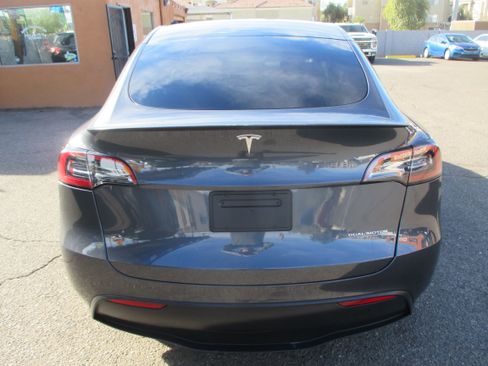 Used 2023 Tesla Model Y Performance image 10