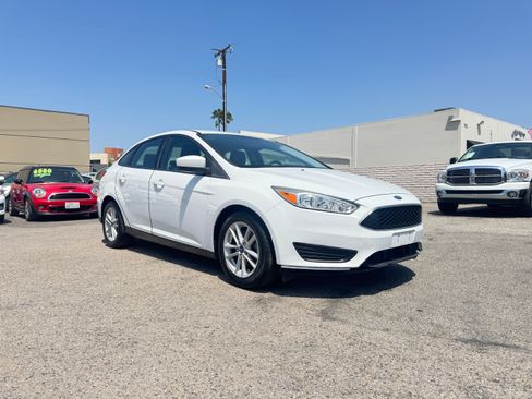 Used 2018 Ford Focus SE Sedan FWD image 11