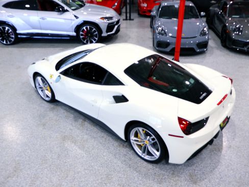 Used 2017 Ferrari 488 GTB RWD image 10