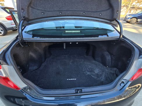 Used 2012 Toyota Camry image 4