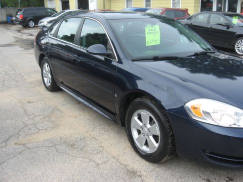Used 2009 Chevrolet Impala LT w/ 1LT FWD image 3