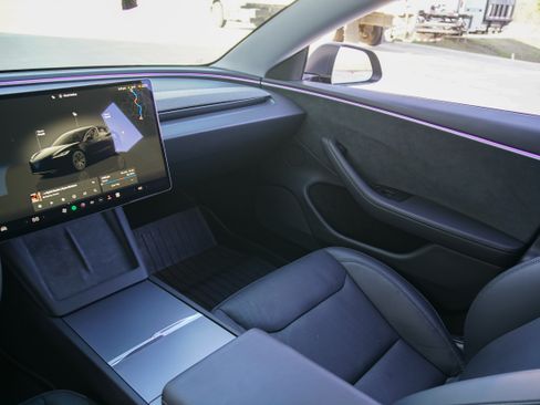 Used 2024 Tesla Model 3 Long Range image 12