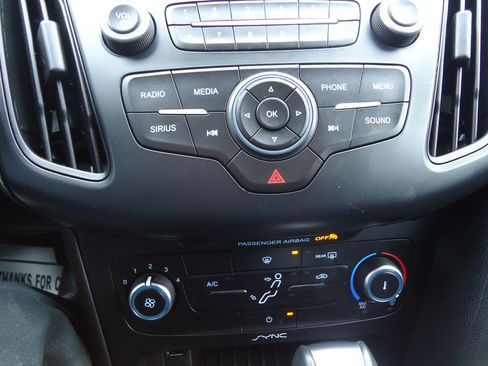 Used 2015 Ford Focus SE image 14