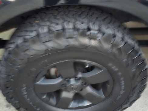 Used 2012 Nissan Frontier SV image 41