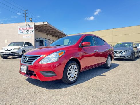 Used 2018 Nissan Versa SV FWD image 2