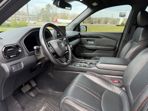 Used 2023 Honda Pilot Sport image 12