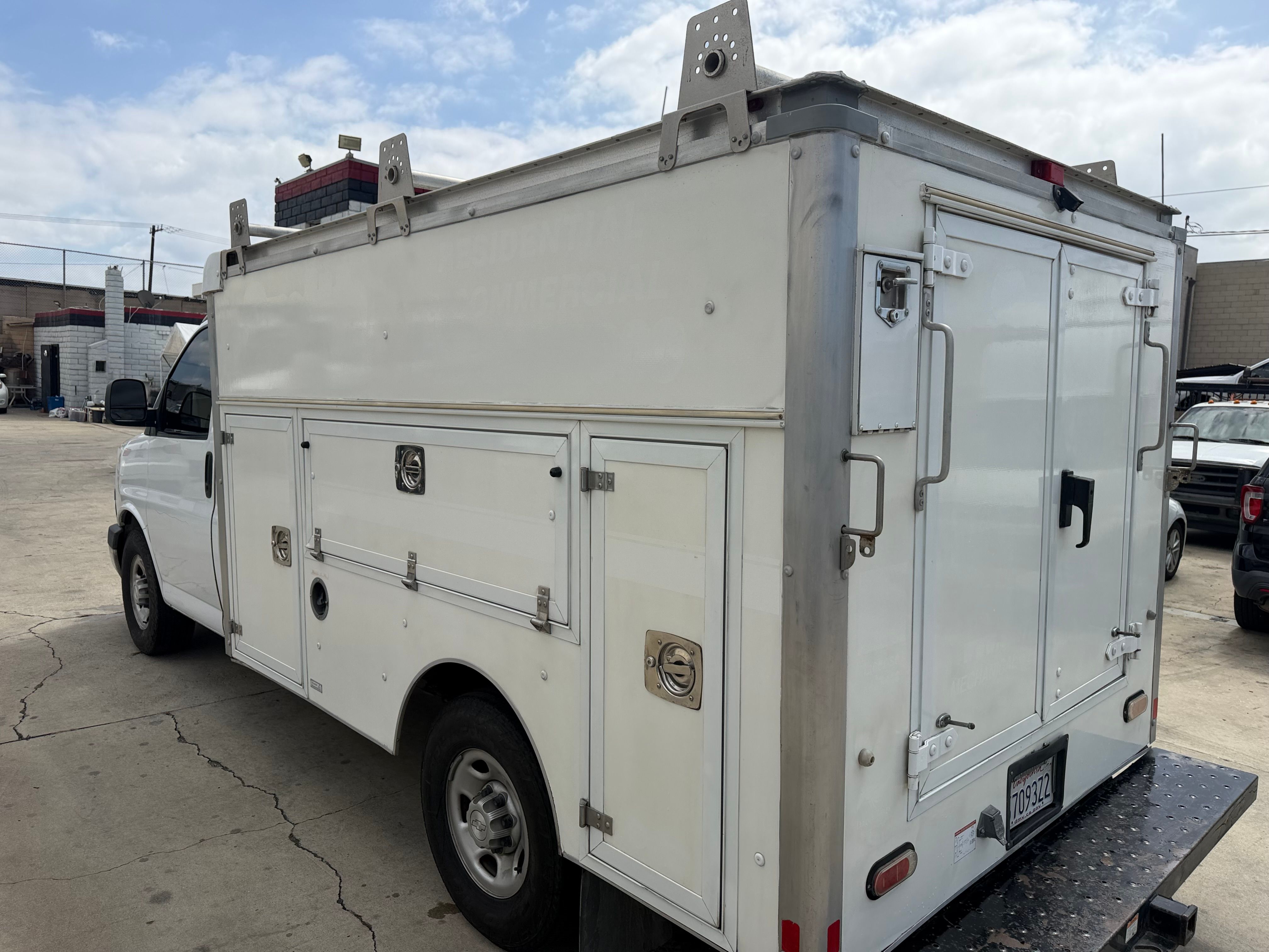 Used 2019 Chevrolet Express 3500 UNAVAIL RWD image 6