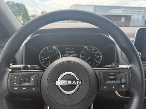 Used 2023 Nissan Rogue FWD SV image 9