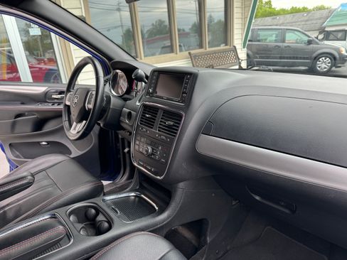 Used 2019 Dodge Grand Caravan GT FWD image 16