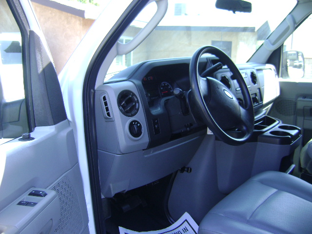 Used 2014 Ford E-350 and Econoline 350 Extended Super Duty RWD image 9
