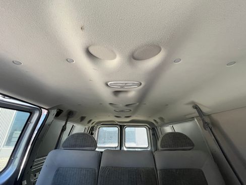 Used 2003 Ford E-350 and Econoline 350 image 16