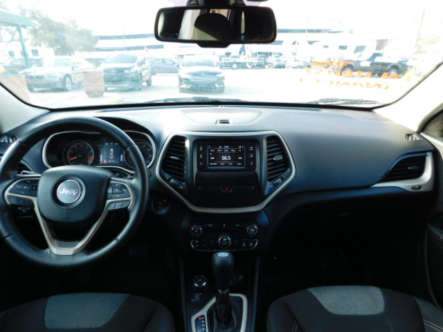Used 2014 Jeep Cherokee 4WD Latitude image 16