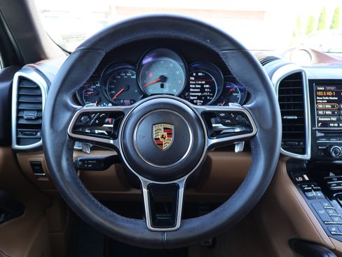 Used 2016 Porsche Cayenne S image 17