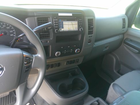 Used 2021 Nissan NV 2500 High Roof RWD image 12