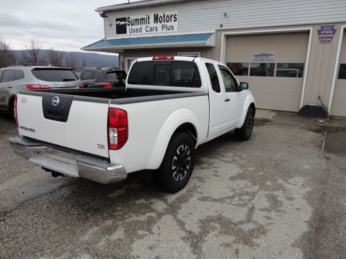 Used 2009 Nissan Frontier image 5