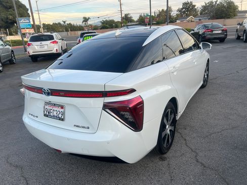 Used 2019 Toyota Mirai image 10