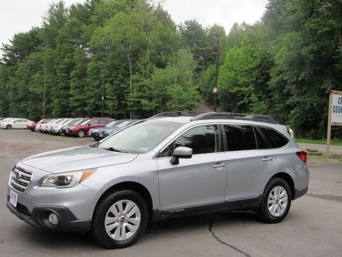 Used 2015 Subaru Outback 2.5i Premium AWD/4WD image 2