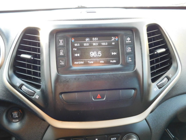 Used 2014 Jeep Cherokee 4WD Latitude image 18