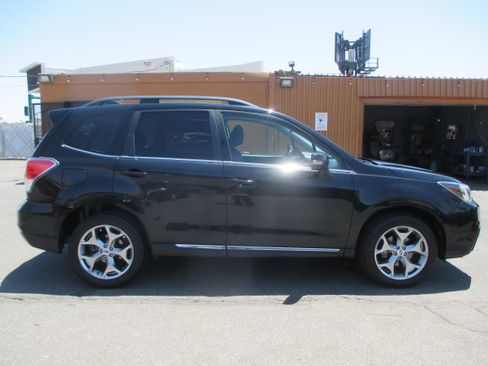 Used 2017 Subaru Forester 2.5i Touring AWD/4WD image 1