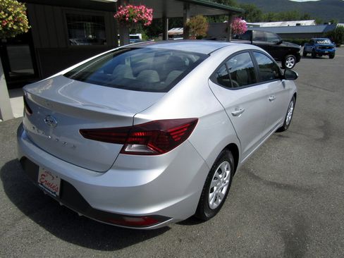 Used 2019 Hyundai Elantra SE image 3