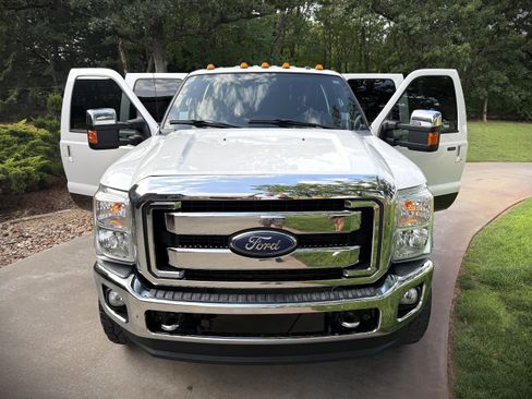 Used 2016 Ford F250 4x4 Crew Cab Lariat Super Duty image 2