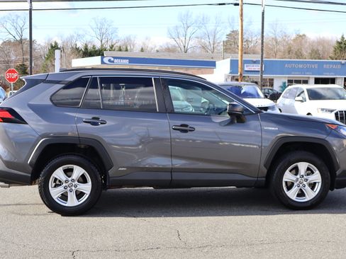 Used 2021 Toyota RAV4 LE image 10