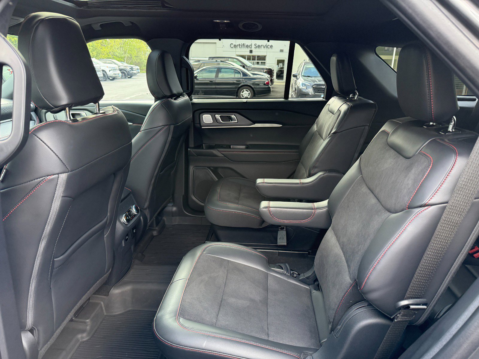 Used 2025 Ford Explorer ST AWD/4WD image 17