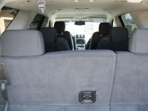 Used 2009 GMC Acadia SL image 12